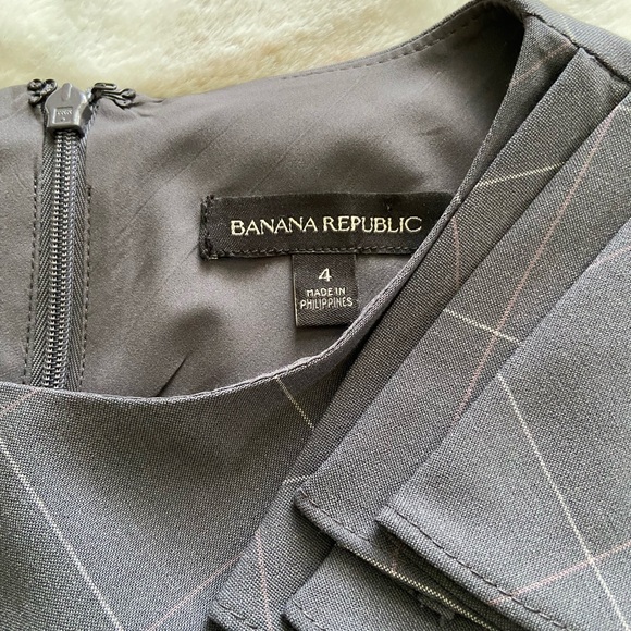 Banana Republic Woman’s Grey Plaid Dress size 4. Mid/long length. 95% Wool - Picture 3 of 11
